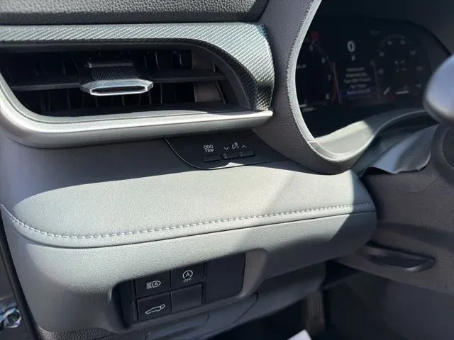 2025 Toyota Highlander XSE thumbnail 34