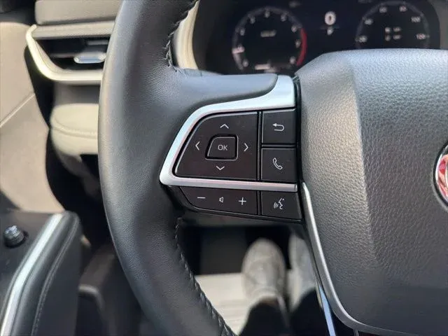 2025 Toyota Highlander XSE thumbnail 39