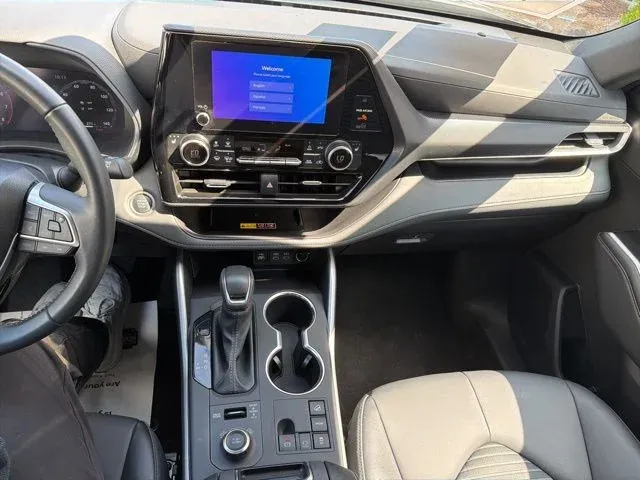 2025 Toyota Highlander XSE thumbnail 44