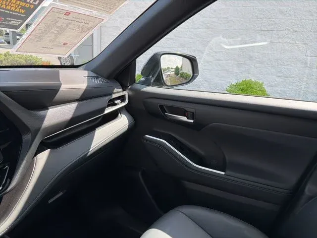 2025 Toyota Highlander XSE thumbnail 51