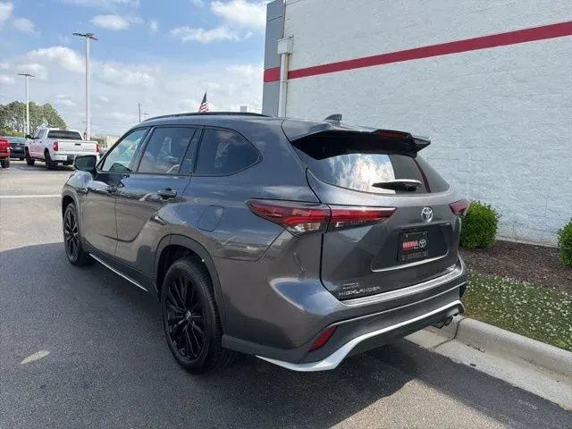 2025 Toyota Highlander XSE thumbnail 7