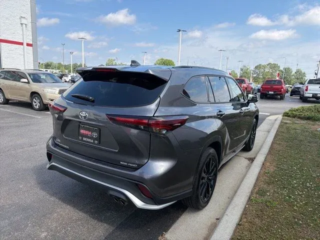 2025 Toyota Highlander XSE thumbnail 9