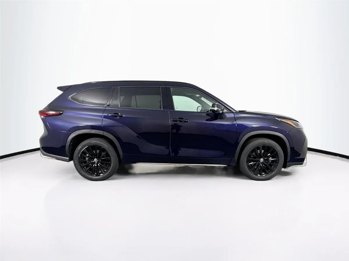 2025 Toyota Highlander XSE thumbnail 11