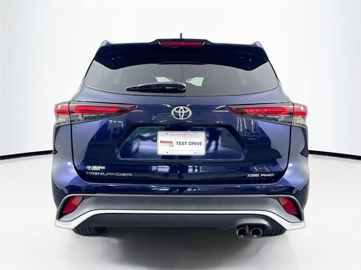 2025 Toyota Highlander XSE thumbnail 12