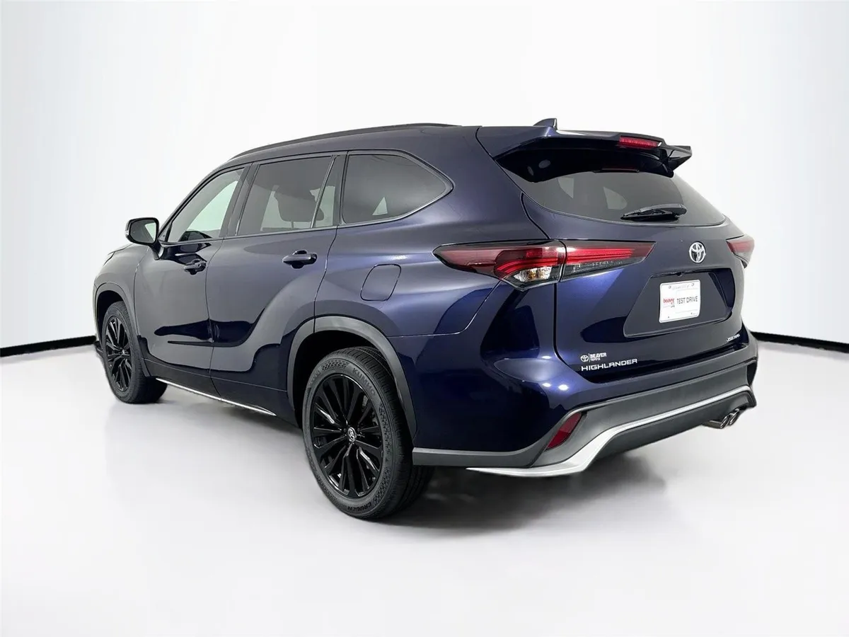 2025 Toyota Highlander XSE thumbnail 13