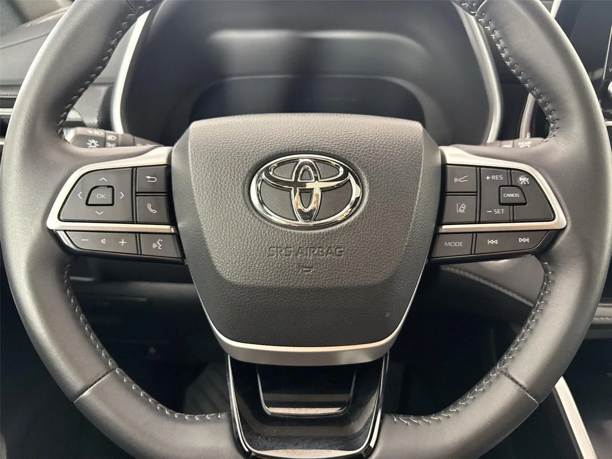 2025 Toyota Highlander XSE thumbnail 17