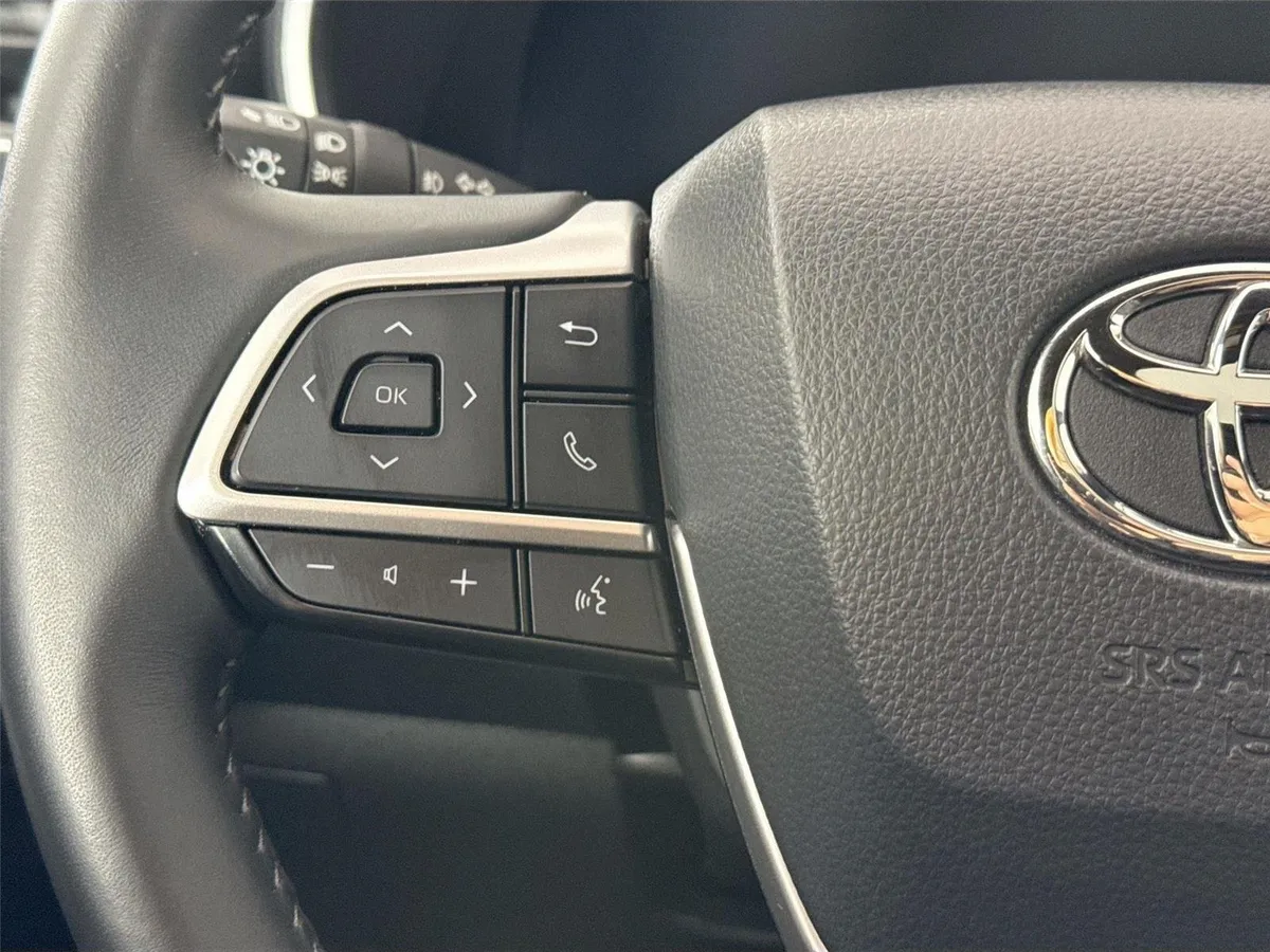 2025 Toyota Highlander XSE thumbnail 18