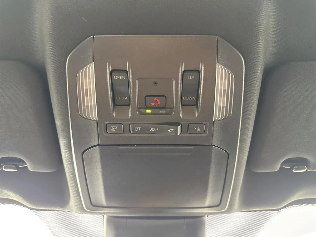 2025 Toyota Highlander XSE thumbnail 24