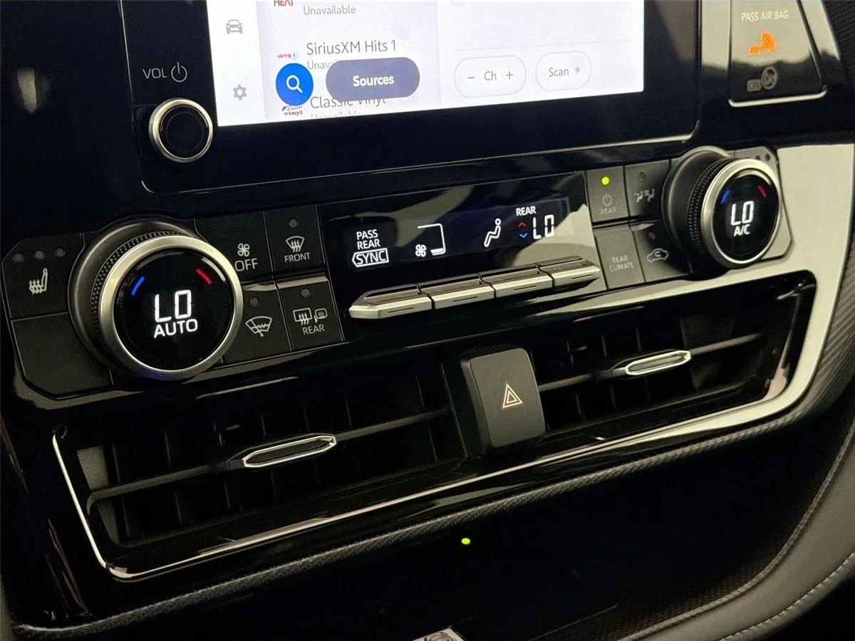 2025 Toyota Highlander XSE thumbnail 27
