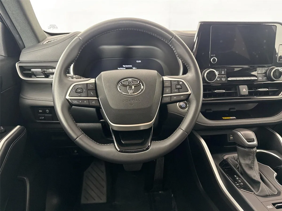 2025 Toyota Highlander XSE thumbnail 32