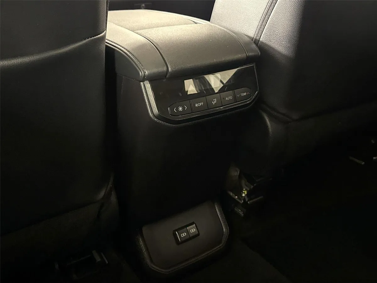 2025 Toyota Highlander XSE thumbnail 35