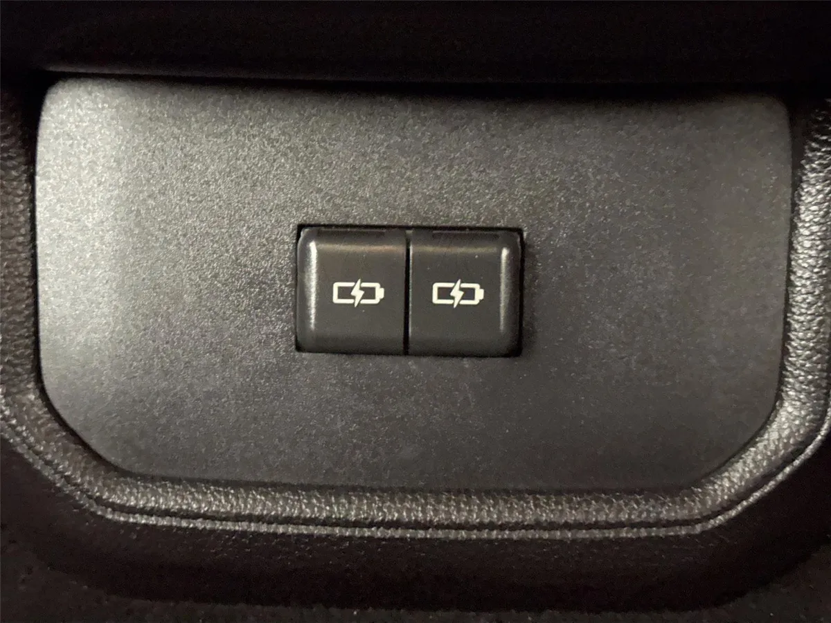 2025 Toyota Highlander XSE thumbnail 37