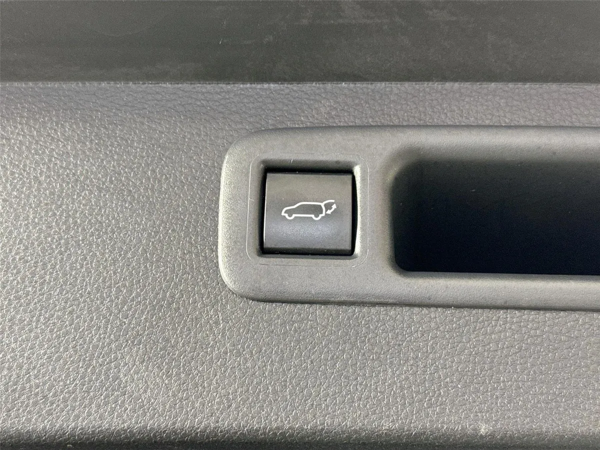2025 Toyota Highlander XSE thumbnail 39