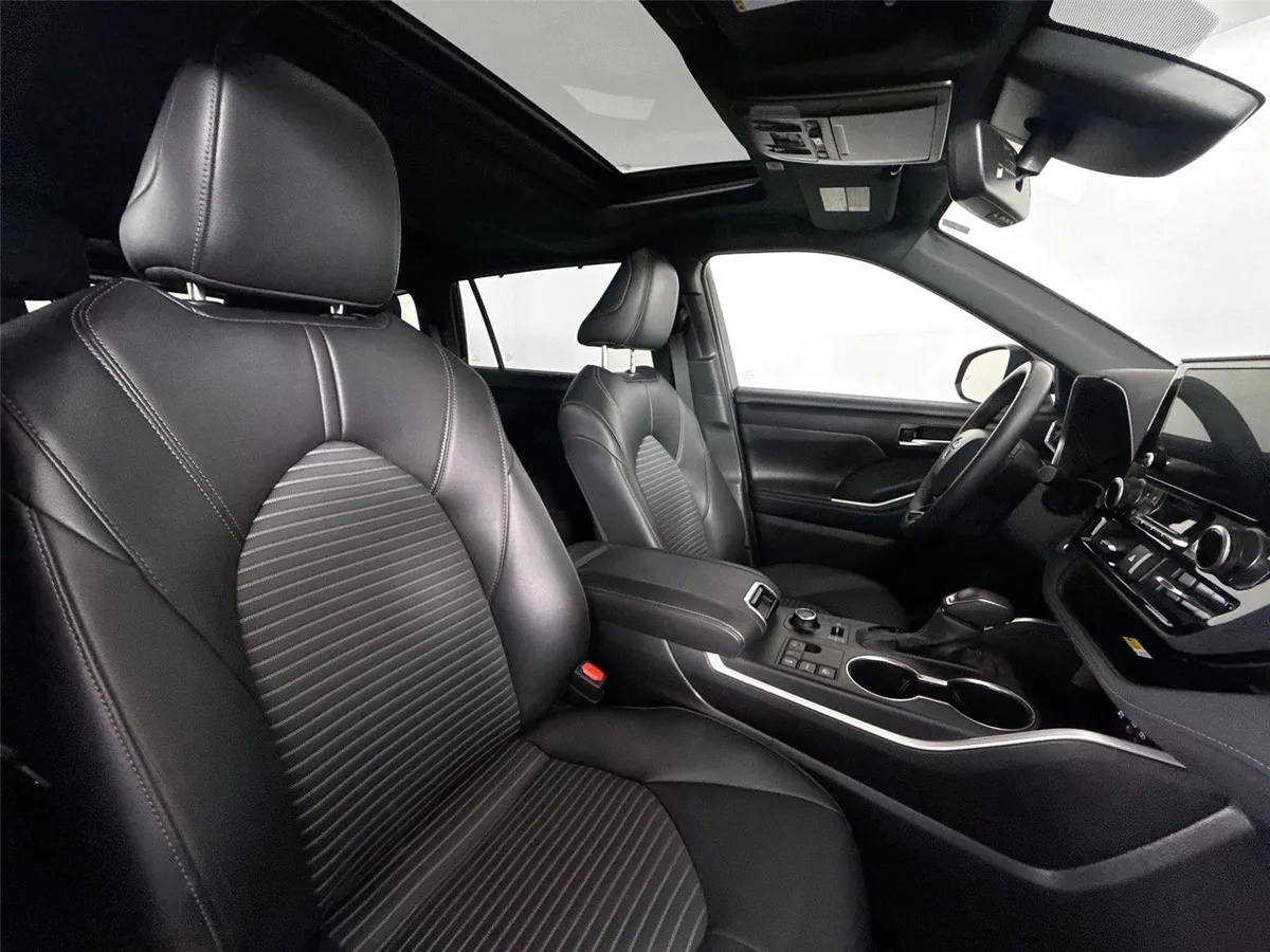 2025 Toyota Highlander XSE thumbnail 42