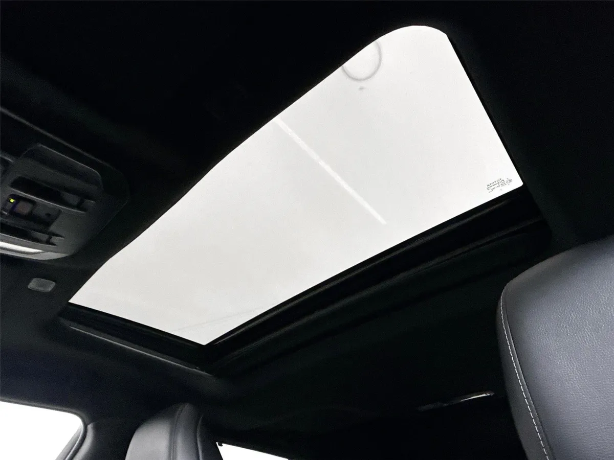 2025 Toyota Highlander XSE thumbnail 6