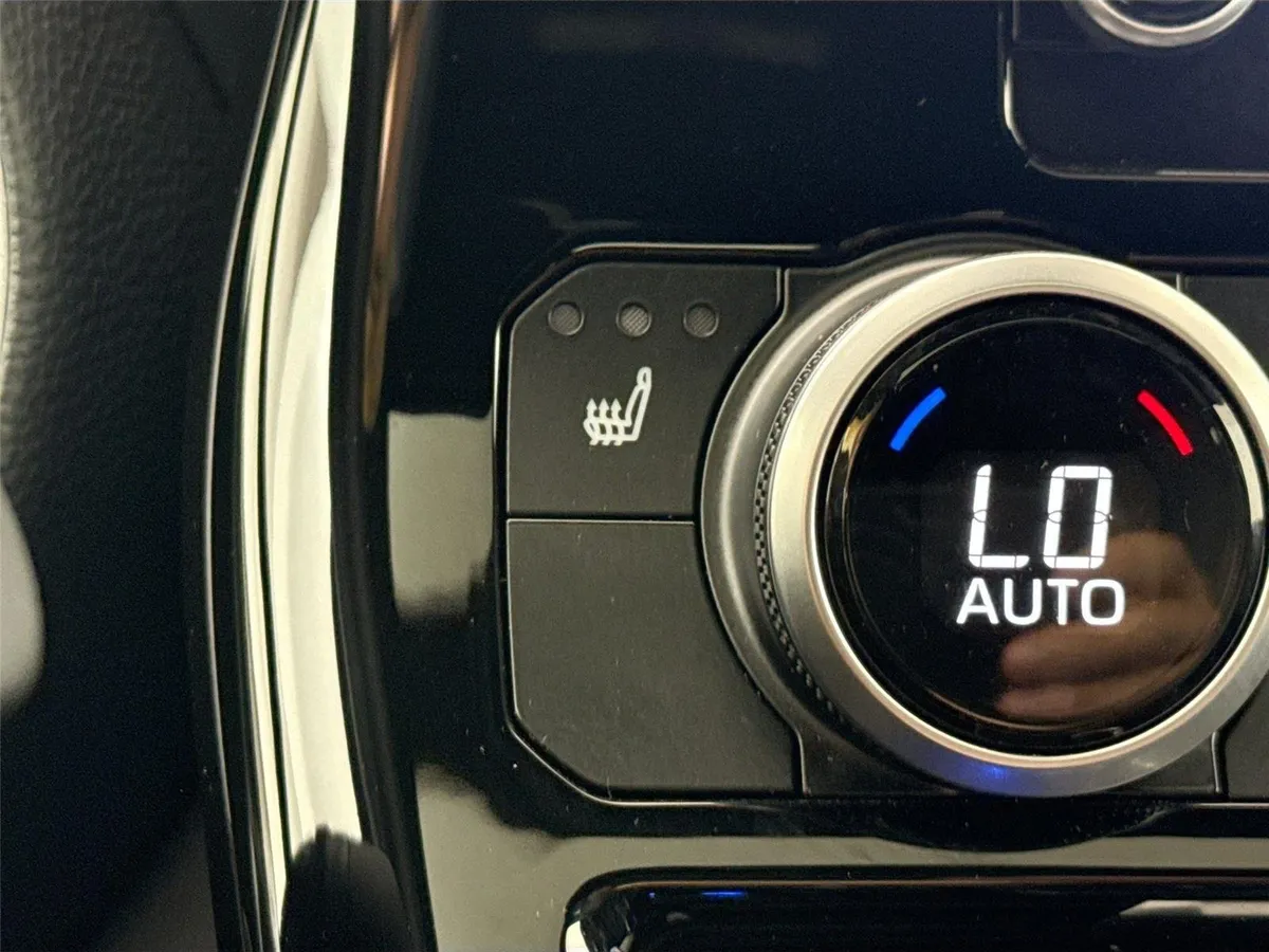 2025 Toyota Highlander XSE thumbnail 8