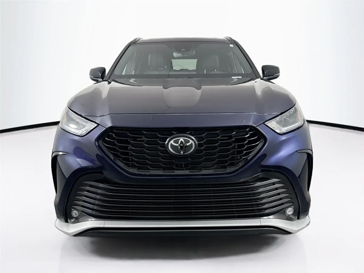 2025 Toyota Highlander XSE thumbnail 9