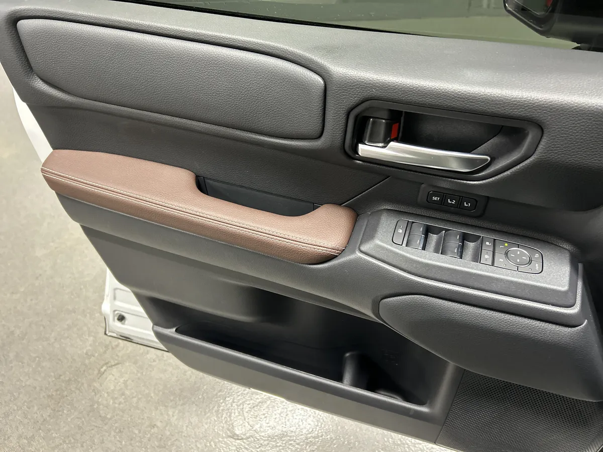 2025 Toyota Land Cruiser thumbnail 14