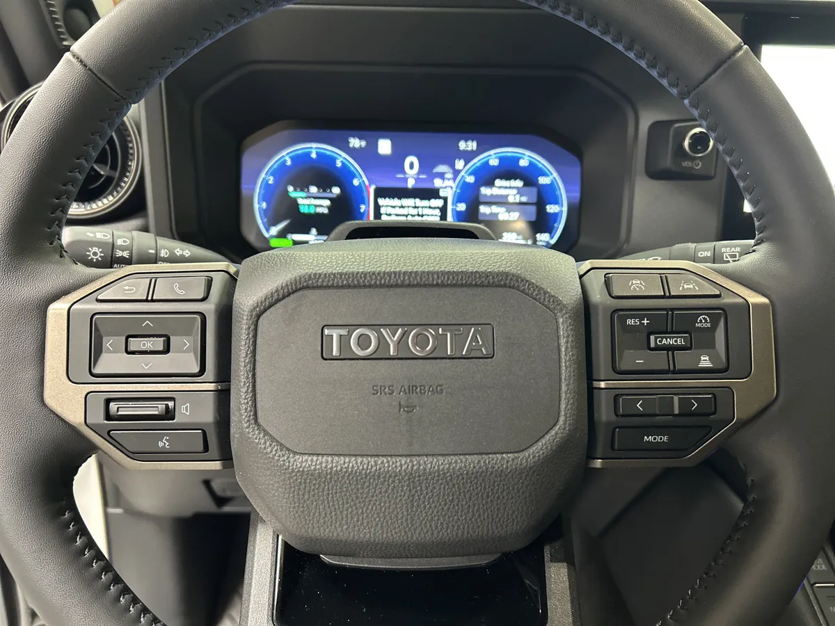 2025 Toyota Land Cruiser thumbnail 18