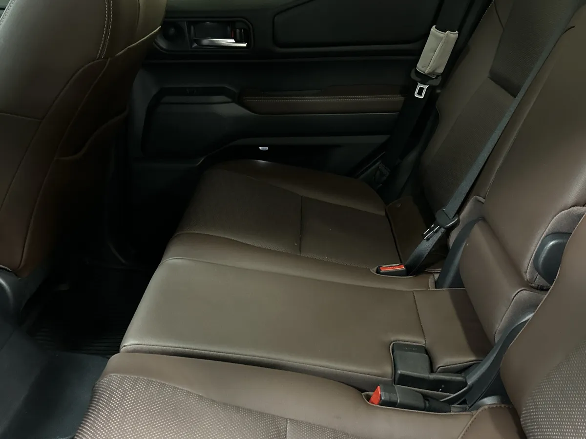 2025 Toyota Land Cruiser thumbnail 32