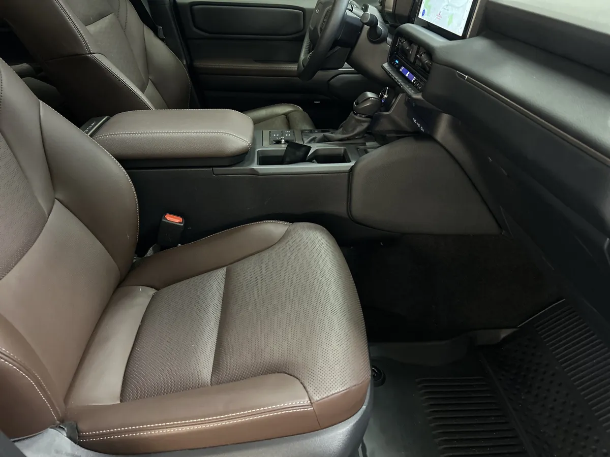 2025 Toyota Land Cruiser thumbnail 34