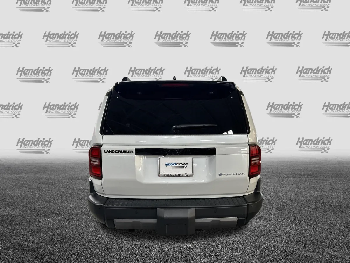 2025 Toyota Land Cruiser thumbnail 9