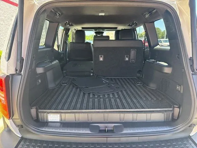 2025 Toyota Land Cruiser Base thumbnail 13