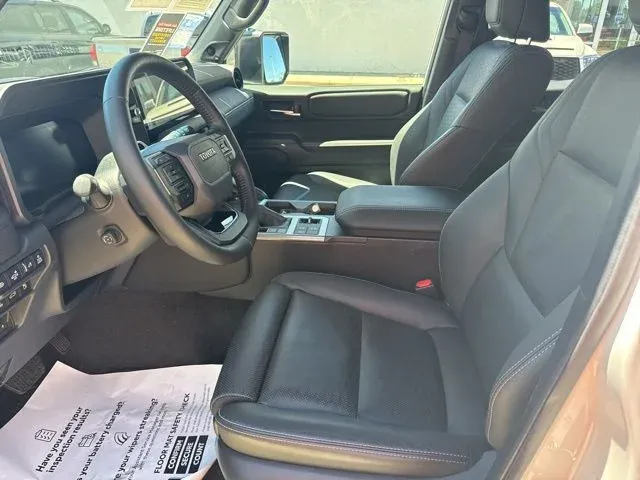 2025 Toyota Land Cruiser Base thumbnail 26