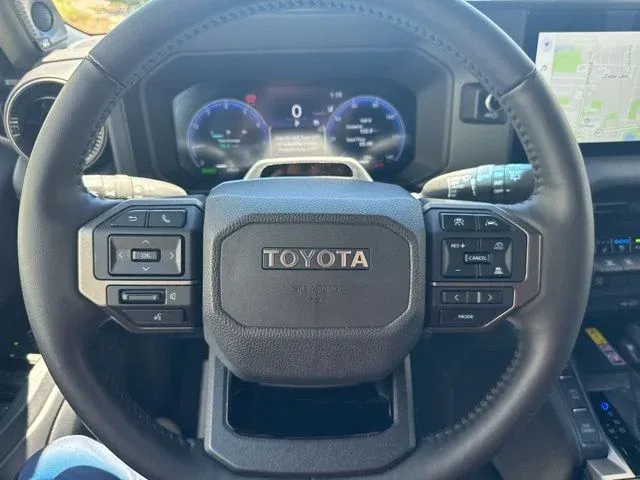 2025 Toyota Land Cruiser Base thumbnail 31