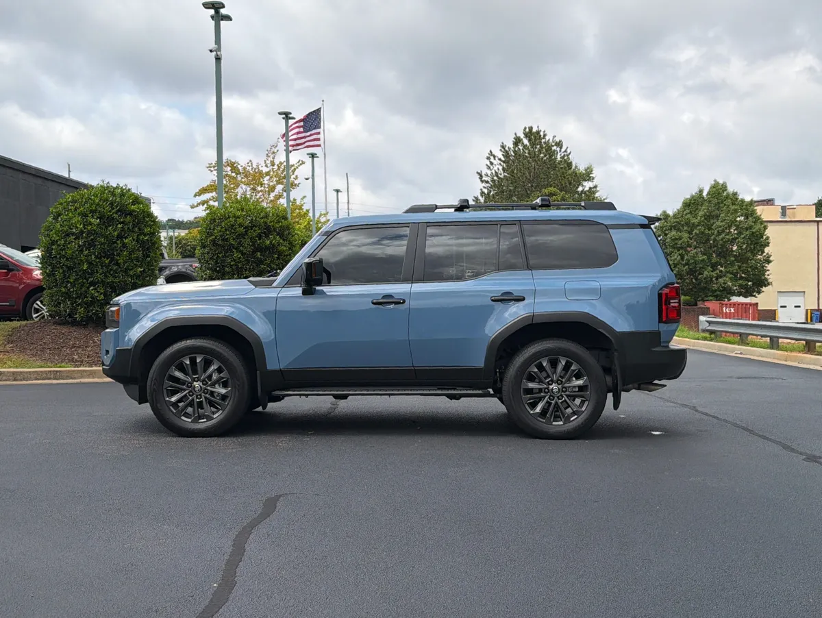 2025 Toyota Land Cruiser thumbnail 11