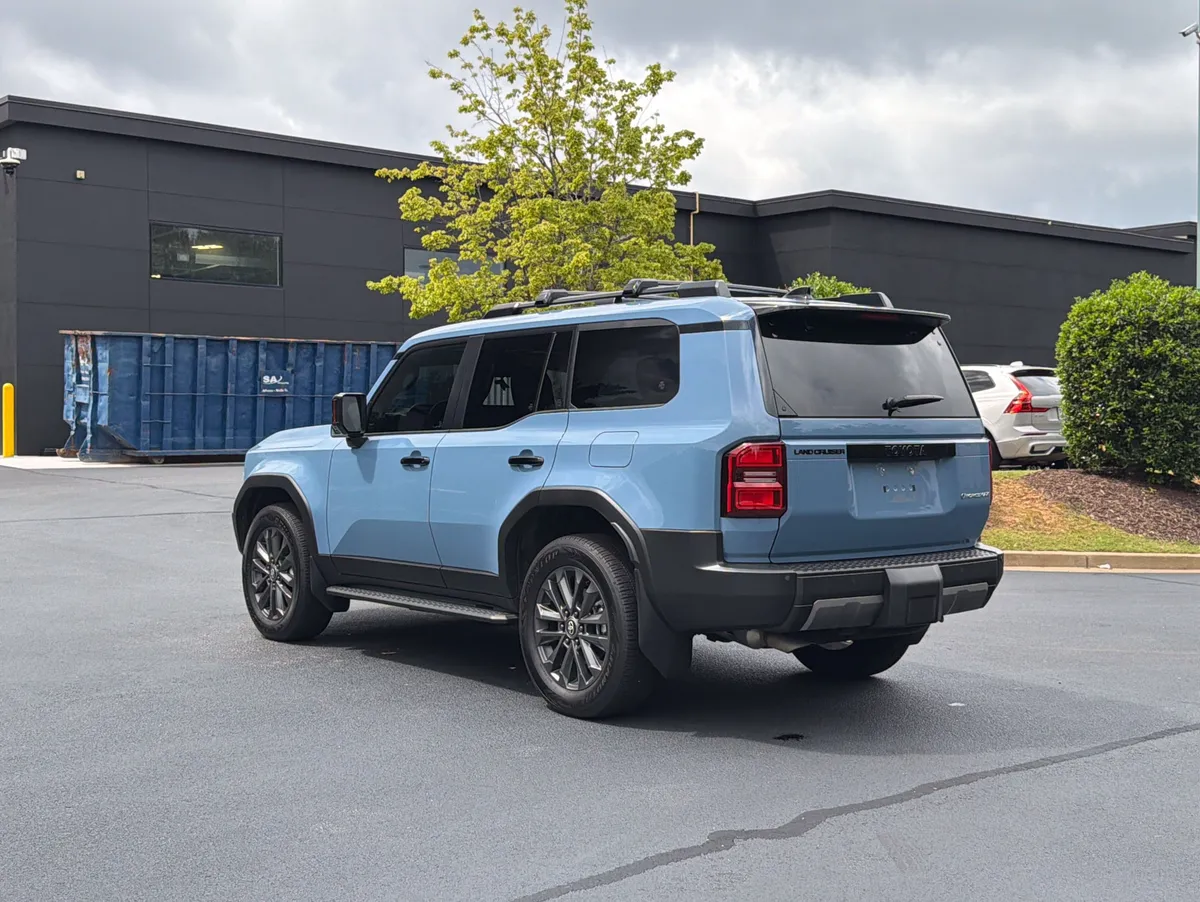 2025 Toyota Land Cruiser thumbnail 12
