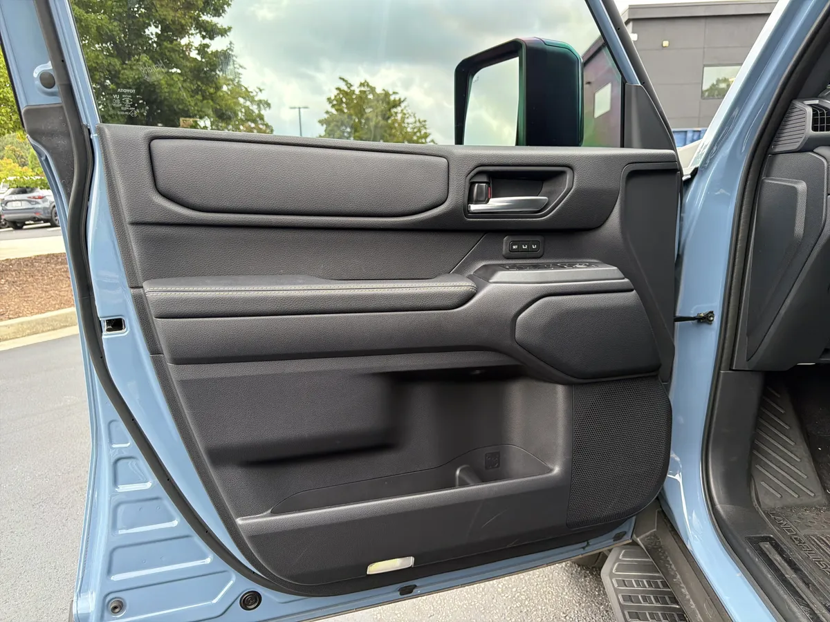 2025 Toyota Land Cruiser thumbnail 15
