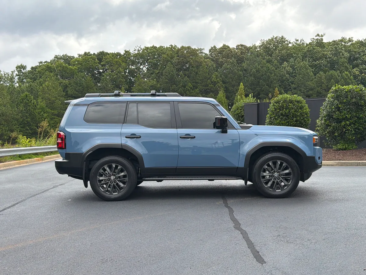 2025 Toyota Land Cruiser thumbnail 4