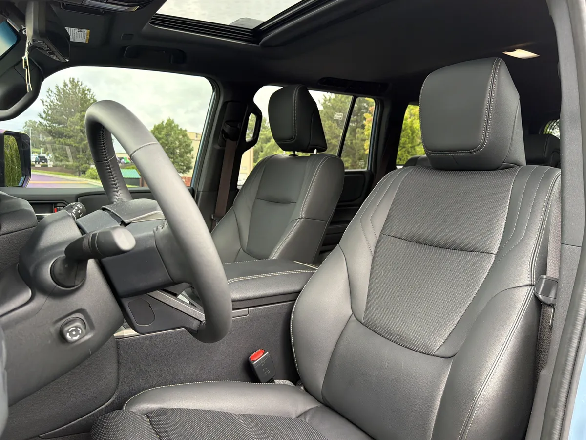 2025 Toyota Land Cruiser thumbnail 6