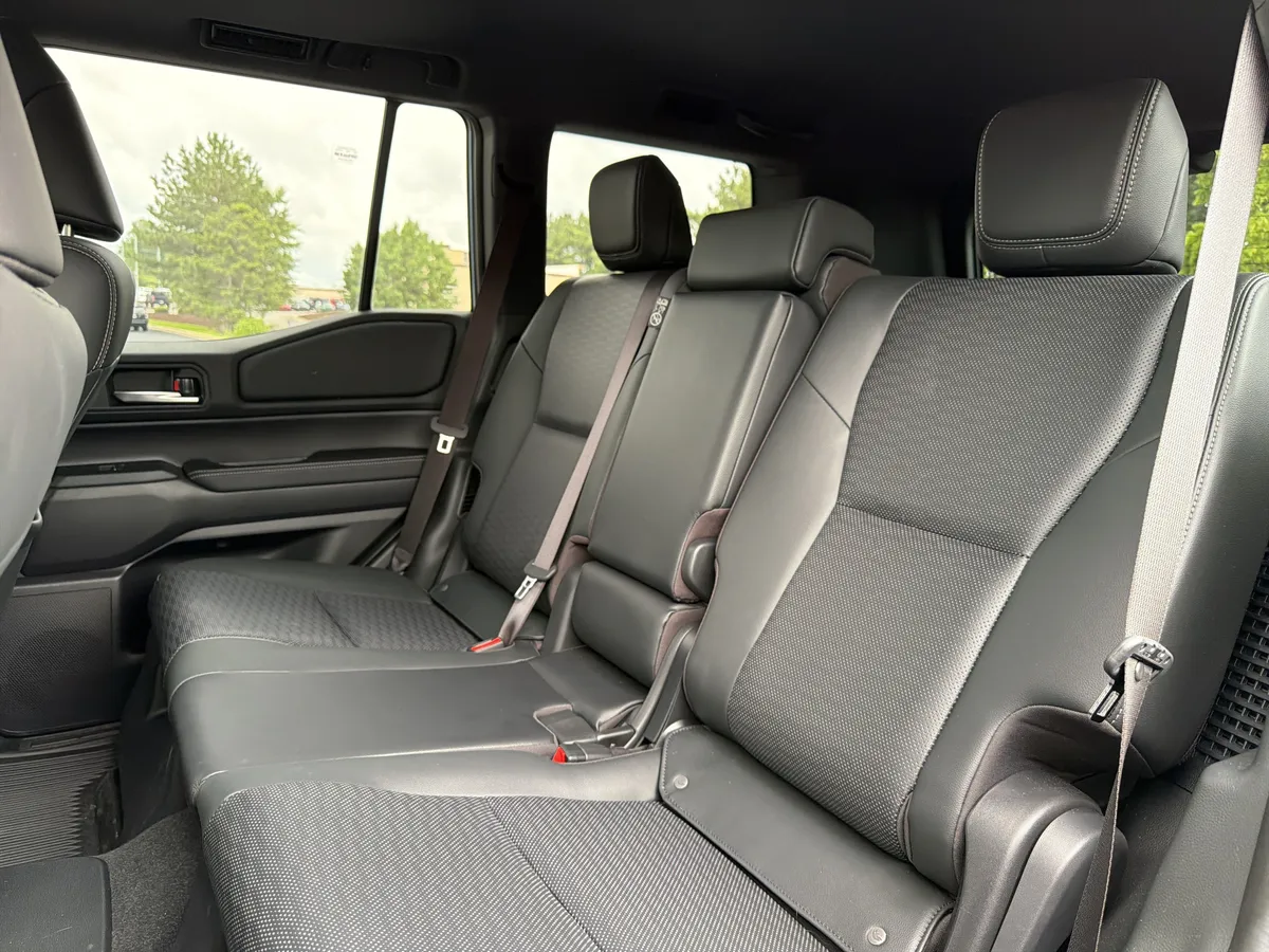 2025 Toyota Land Cruiser thumbnail 8