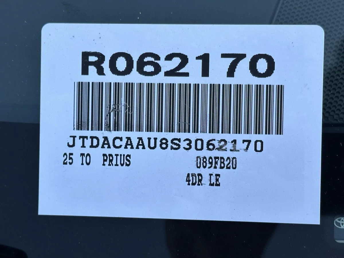 2025 Toyota Prius LE thumbnail 16