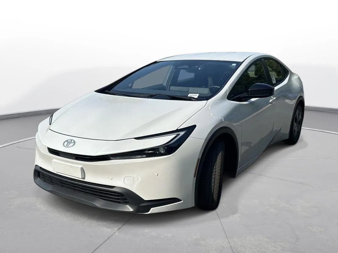 2025 Toyota Prius LE thumbnail 2