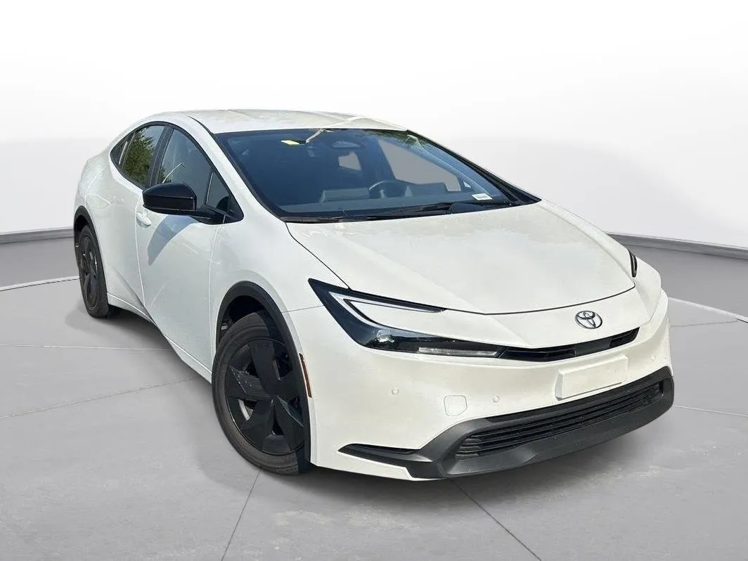 2025 Toyota Prius LE thumbnail 4