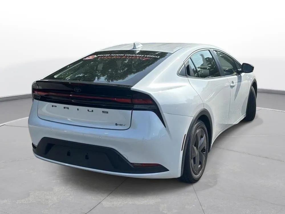 2025 Toyota Prius LE thumbnail 7