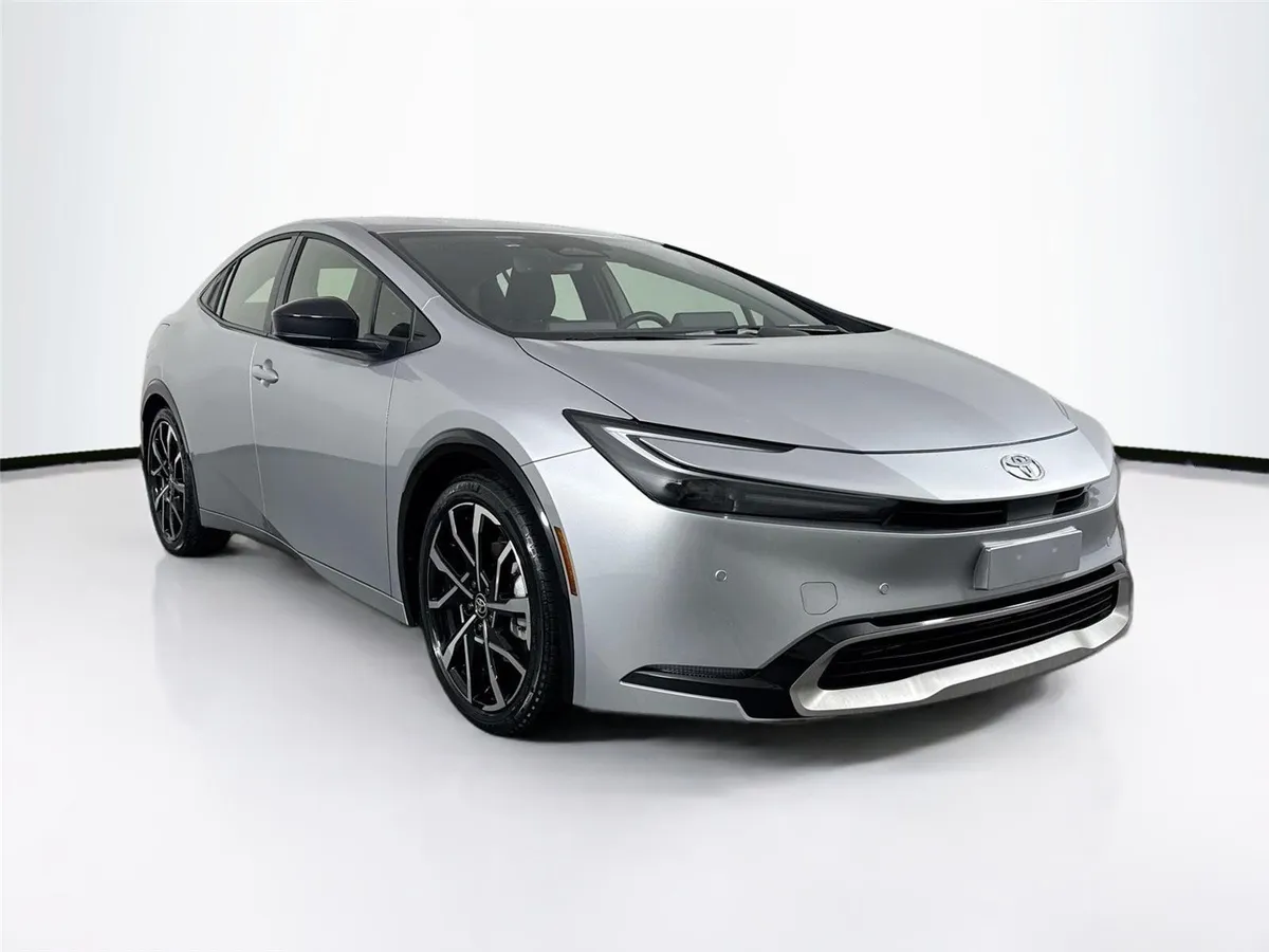 2025 Toyota Prius Plug-In Hybrid XSE thumbnail 10