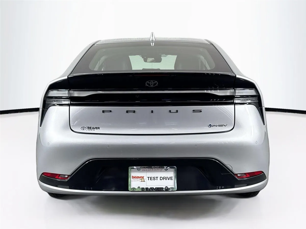2025 Toyota Prius Plug-In Hybrid XSE thumbnail 12