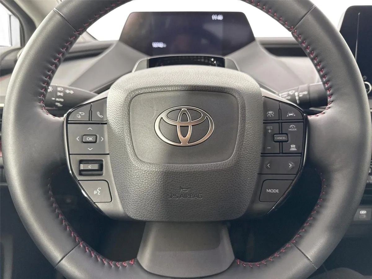 2025 Toyota Prius Plug-In Hybrid XSE thumbnail 17