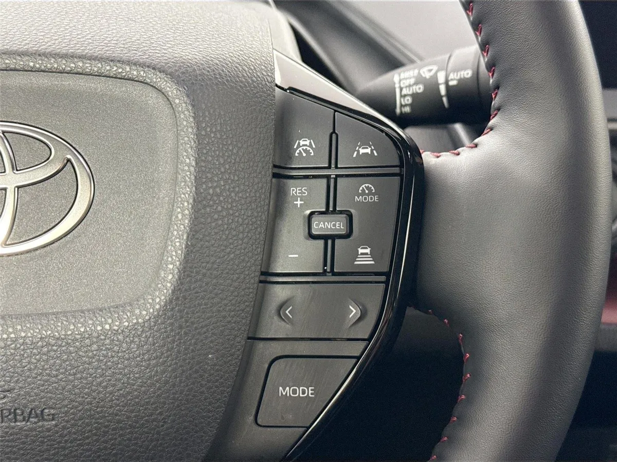 2025 Toyota Prius Plug-In Hybrid XSE thumbnail 20