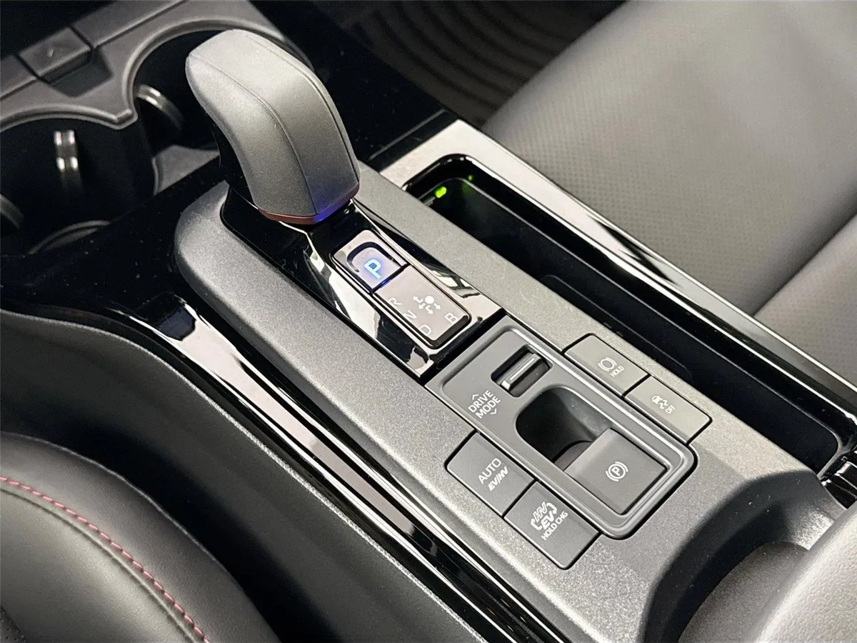 2025 Toyota Prius Plug-In Hybrid XSE thumbnail 27