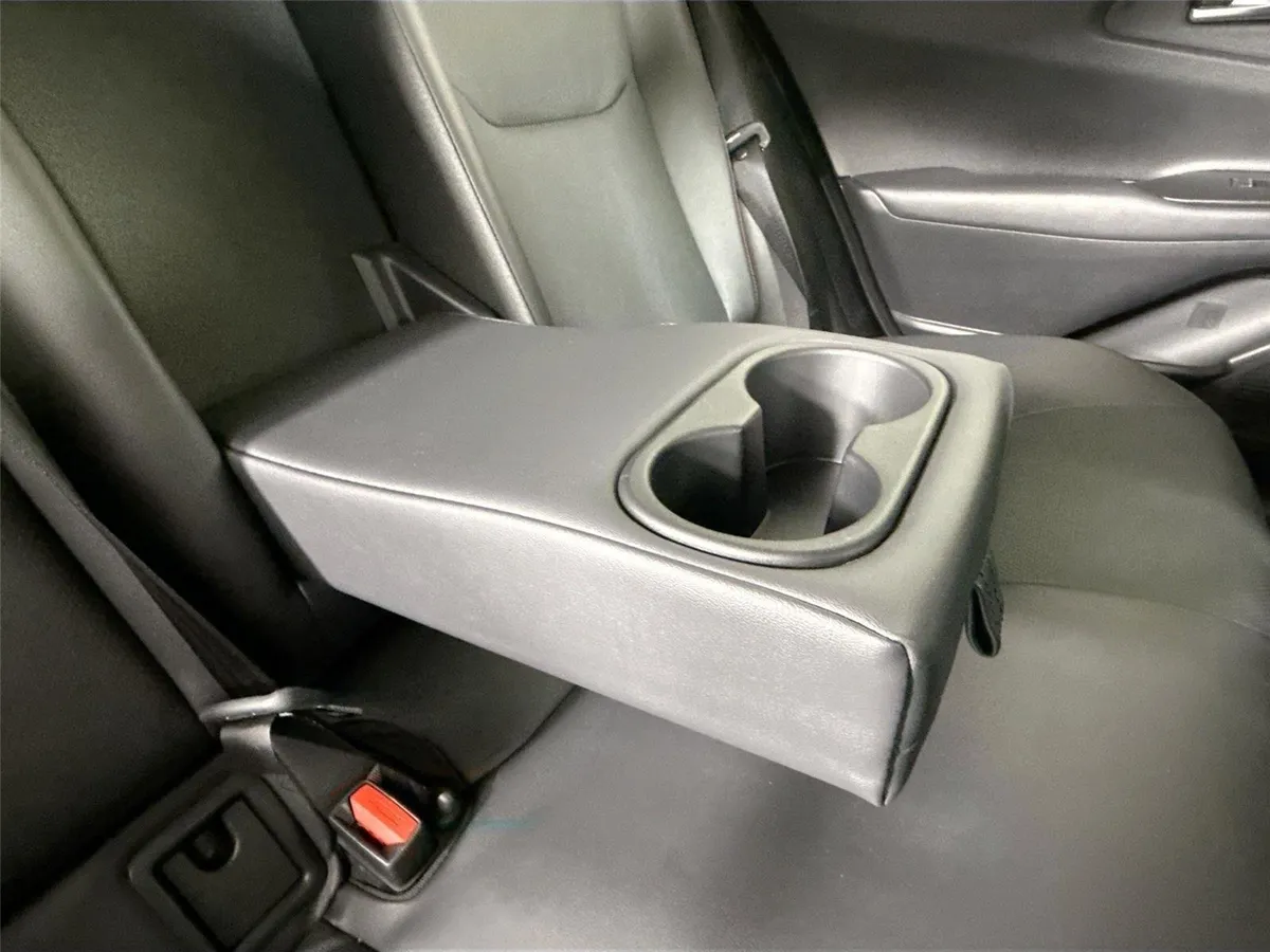 2025 Toyota Prius Plug-In Hybrid XSE thumbnail 38