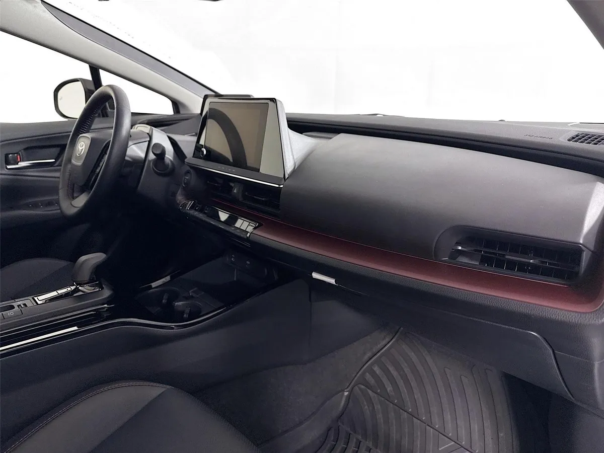 2025 Toyota Prius Plug-In Hybrid XSE thumbnail 41