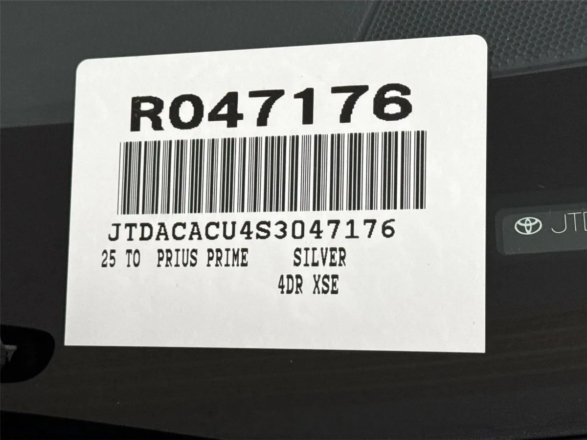 2025 Toyota Prius Plug-In Hybrid XSE thumbnail 44