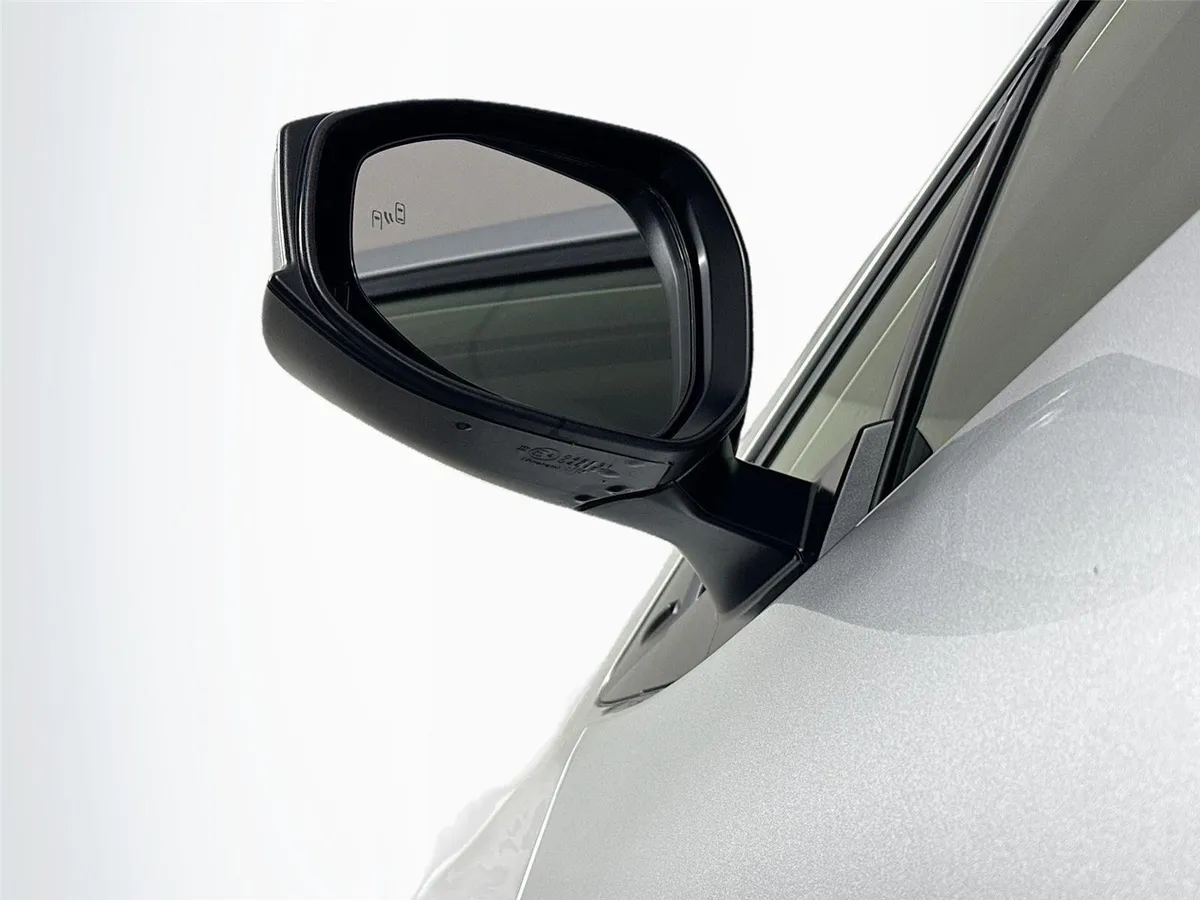 2025 Toyota Prius Plug-In Hybrid XSE thumbnail 5