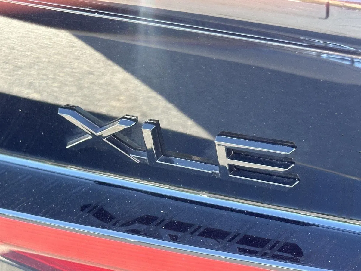 2025 Toyota Prius XLE thumbnail 10