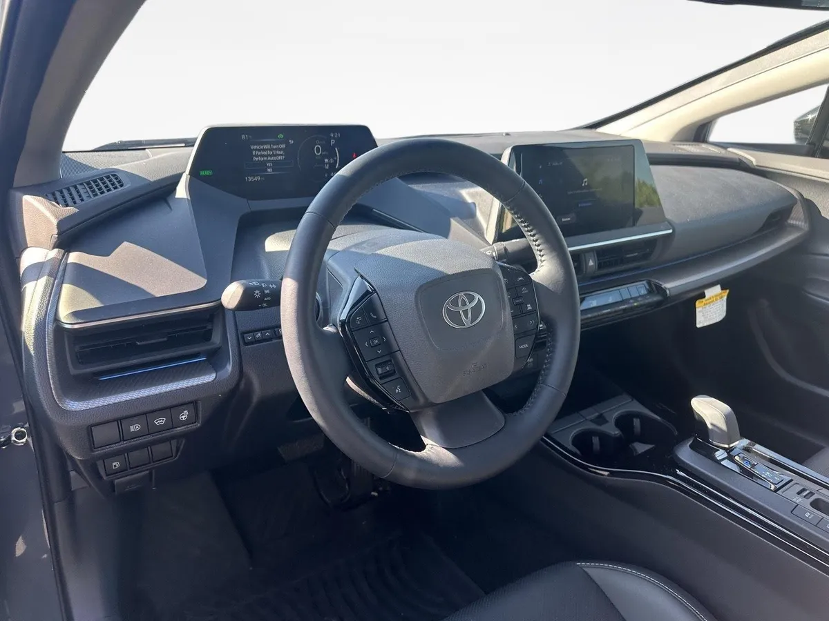 2025 Toyota Prius XLE thumbnail 11